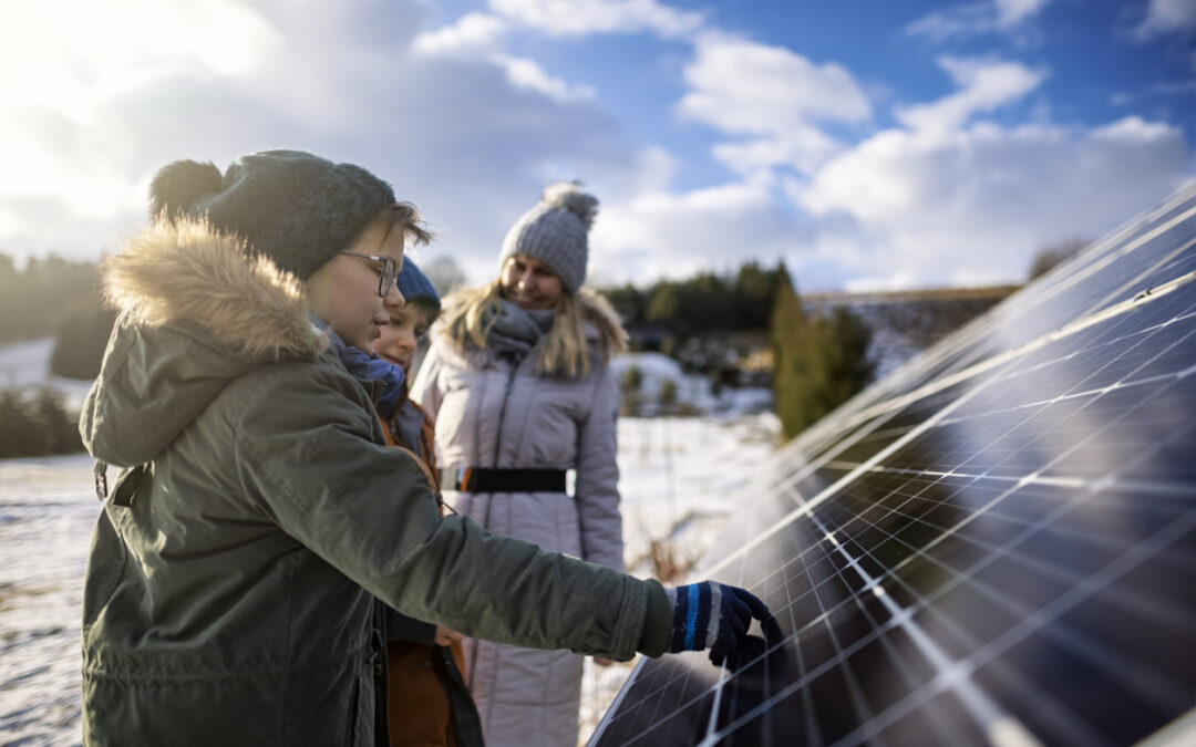 6 Reasons MN Homeowners Should Consider Solar Energy Storage - Cedar Creek Energy
