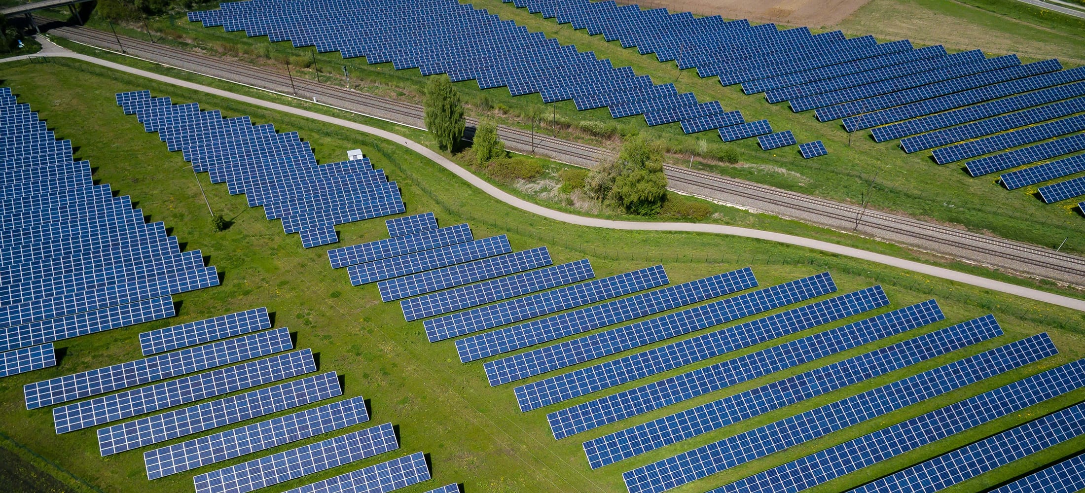The Top 5 Reasons Businesses Are Going Solar in 2025